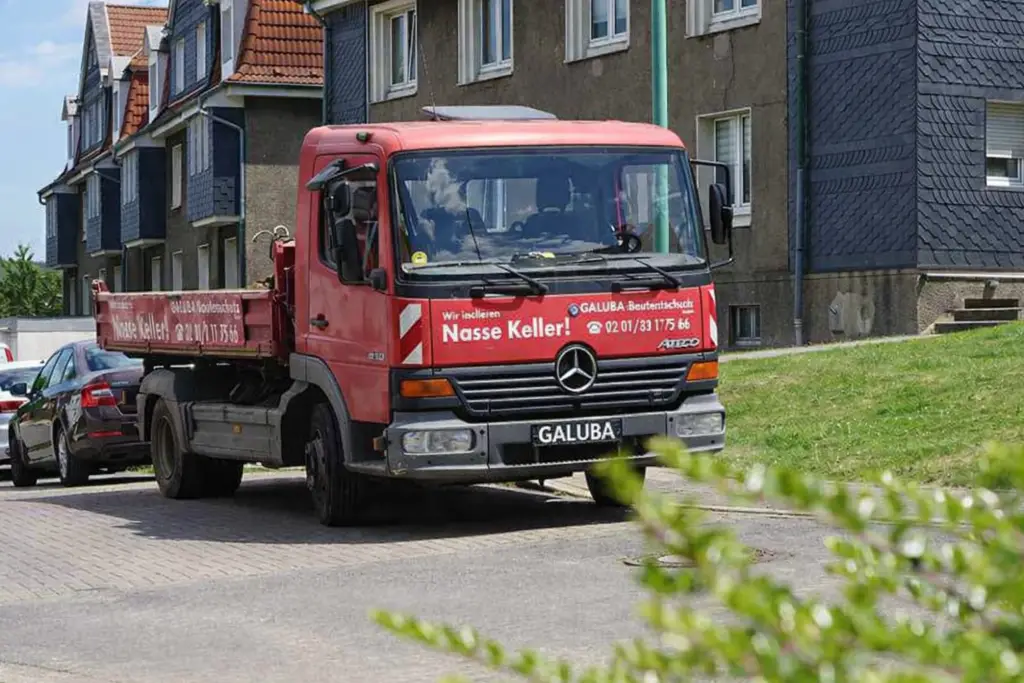 Kellerabdichtung Essen – LKW der GALUBA Immobiliensanierung GmbH im Einsatz